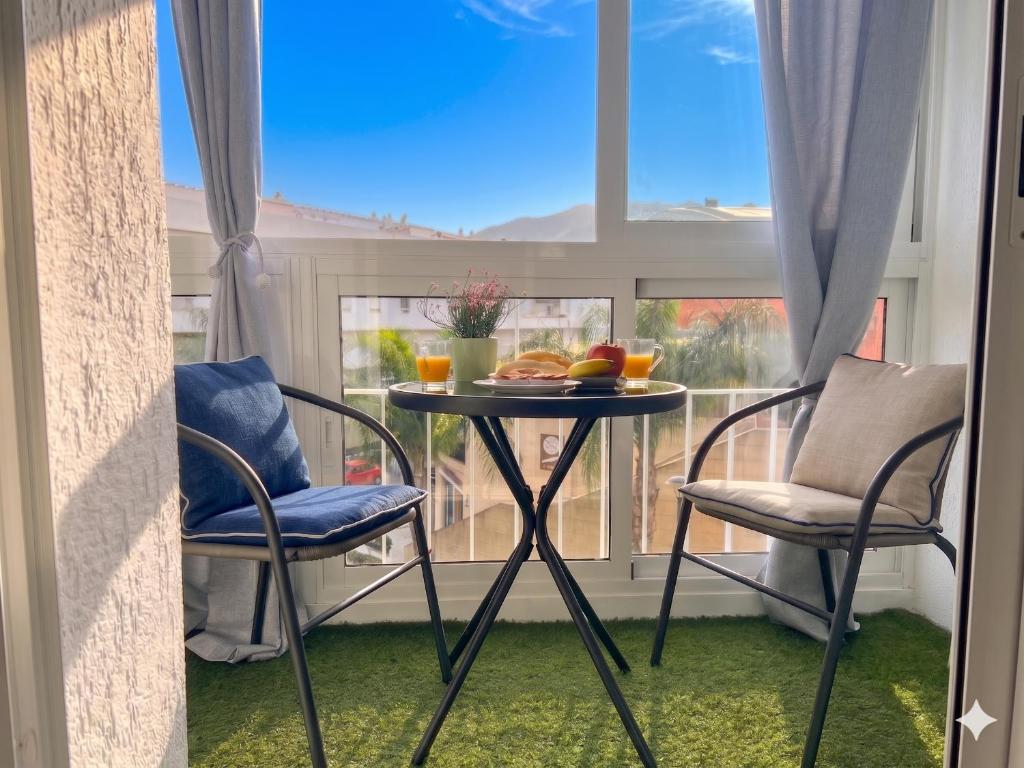 Oasis de Luz y Diseño ,Tu Refugio con Terraza y Piscina , cerca de la Playa - 3