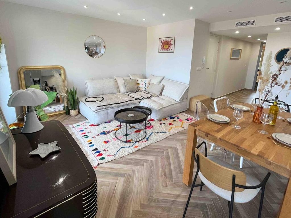 Large renovated apartment with sea view 2 bedrooms parking - 1
