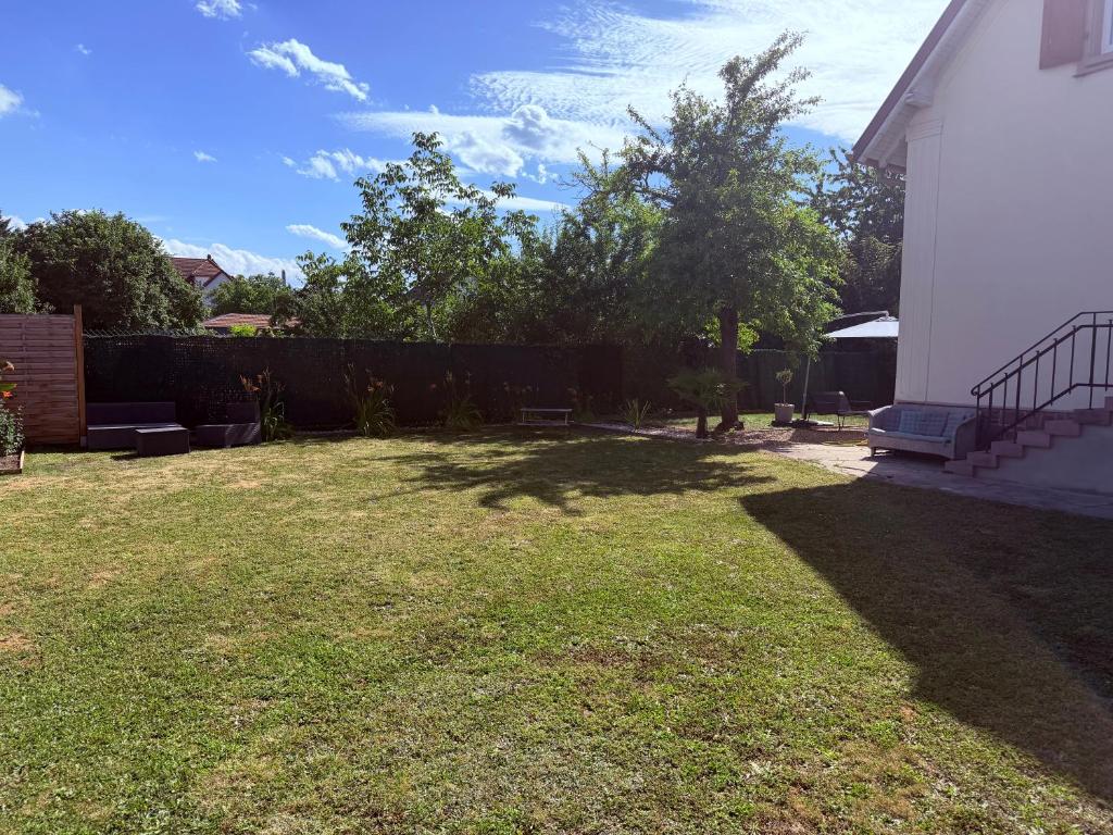 Au numero 5 - proche centre - 2