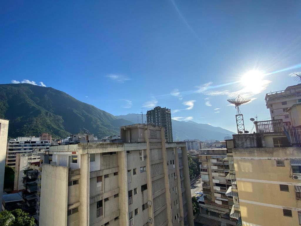 Suite VIP Caracas Los Palos Grandes con Estacionamiento - 3