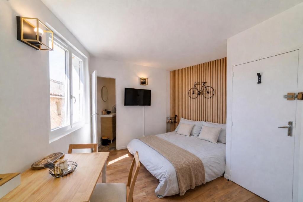 Escapade à deux en Provence, Adresse calme, centre à pied, Wifi, Climatisation et Parking gratuit à 50m - 1
