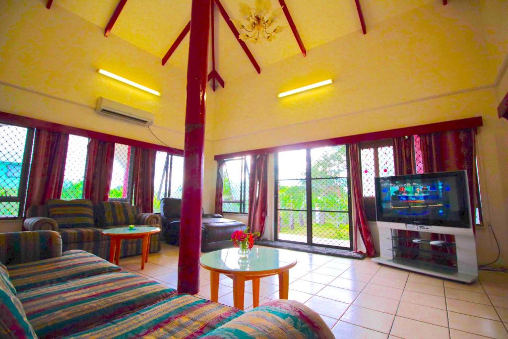 Shared lounge/TV area, Tonga Holiday Villa in Nuku'alofa
