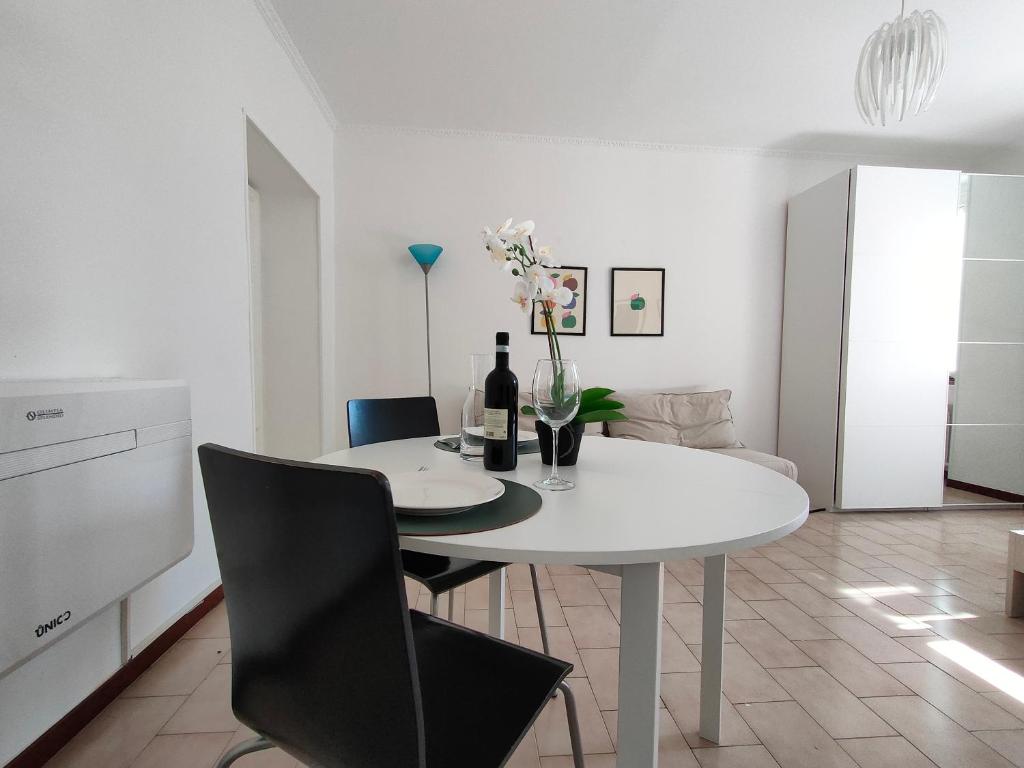 Lavi Home - Lakeside L&B - 5