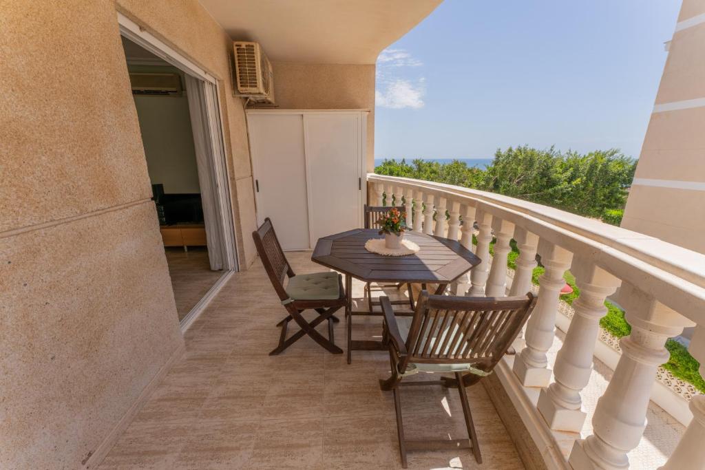 Apartamento con piscina, terraza y vistas al mar en Arenales del Sol - 3