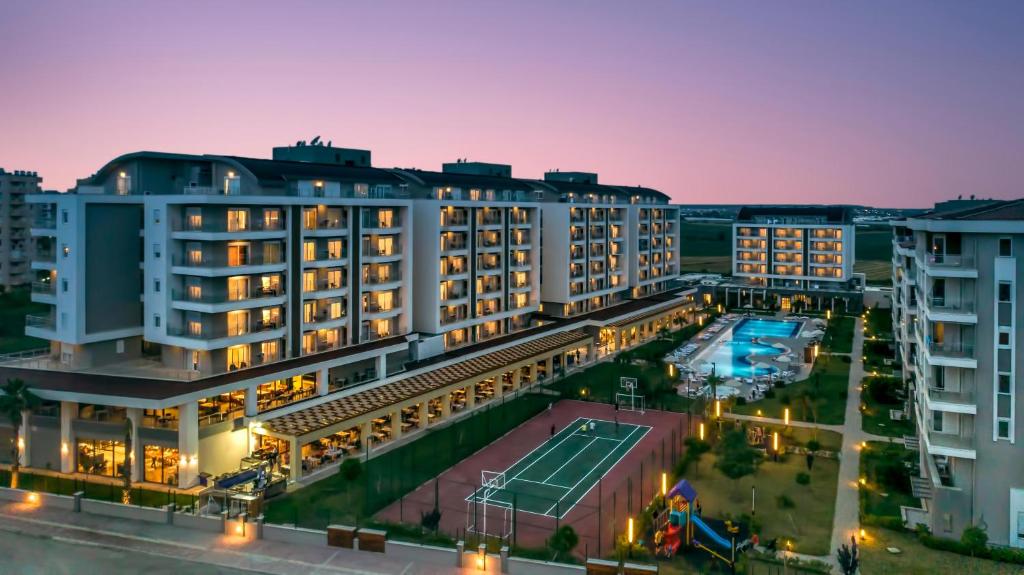 Greenwood Suites Resort — Lara
