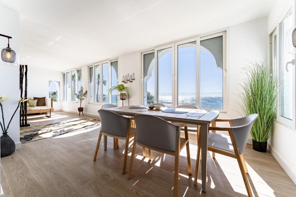 219 Frontline beach Luxurious - 2