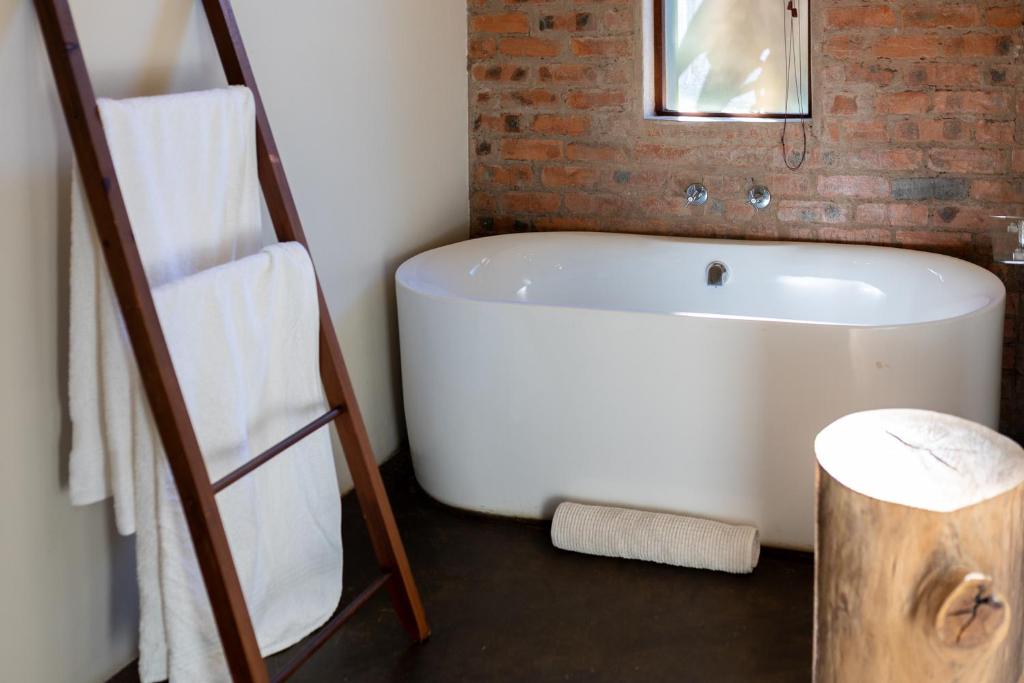 Bathroom, Hilton Bush Lodge & Function Venue in Howick
