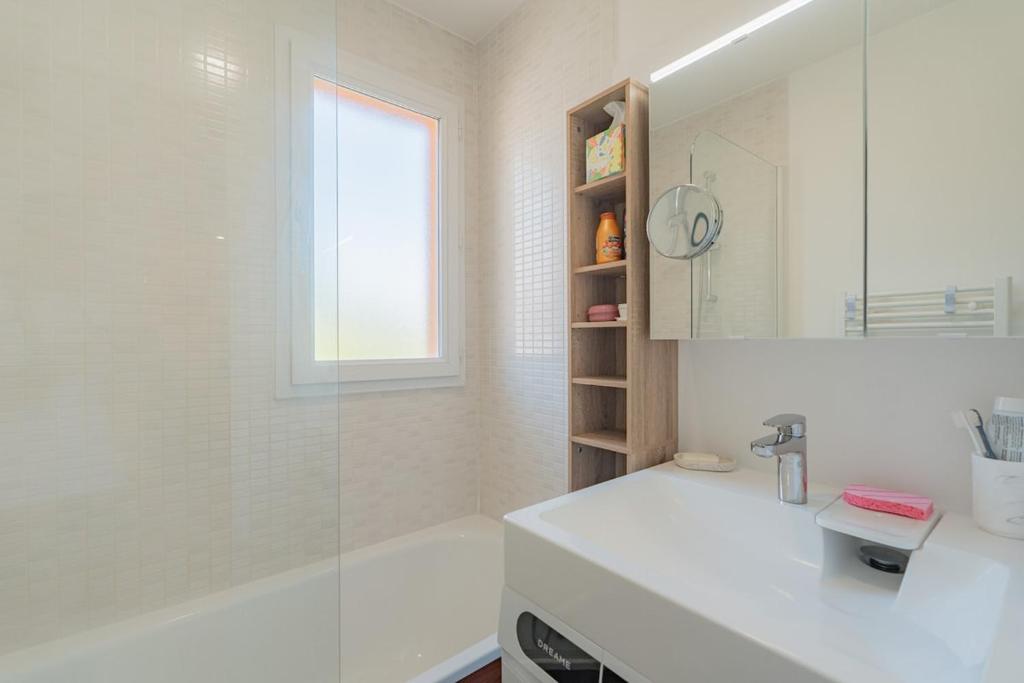 Comfortable Family Apartment Near Beach & Golf - 3