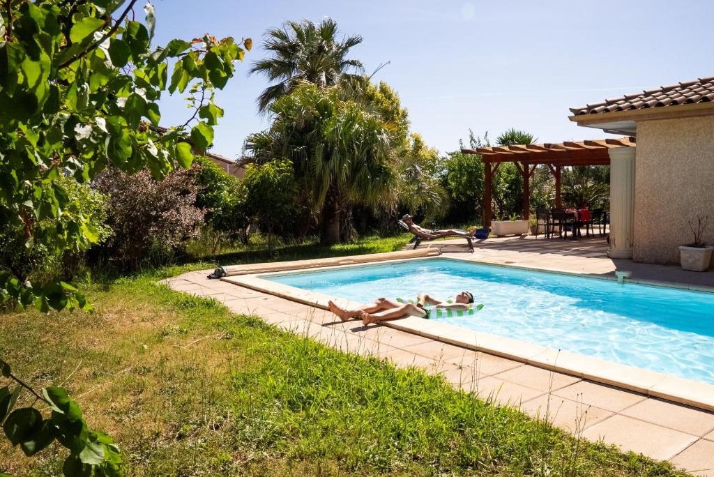 Villa paisible, piscine, BBQ & terrain de pétanque - 2
