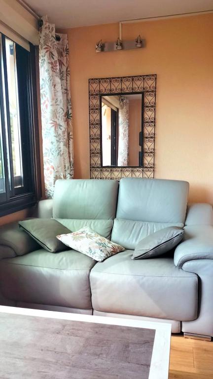 Sea view flat with pool & parking in Six-Fours - 3