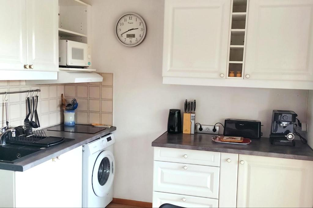 Sea view flat with pool & parking in Six-Fours - 5