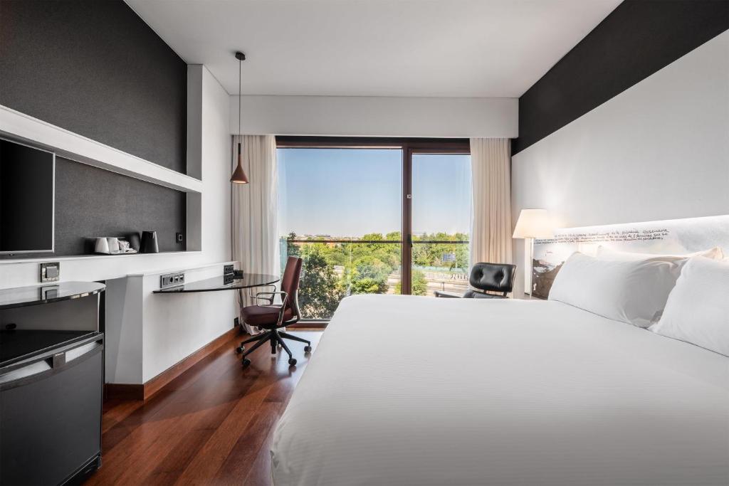 Hilton Madrid Airport - 3