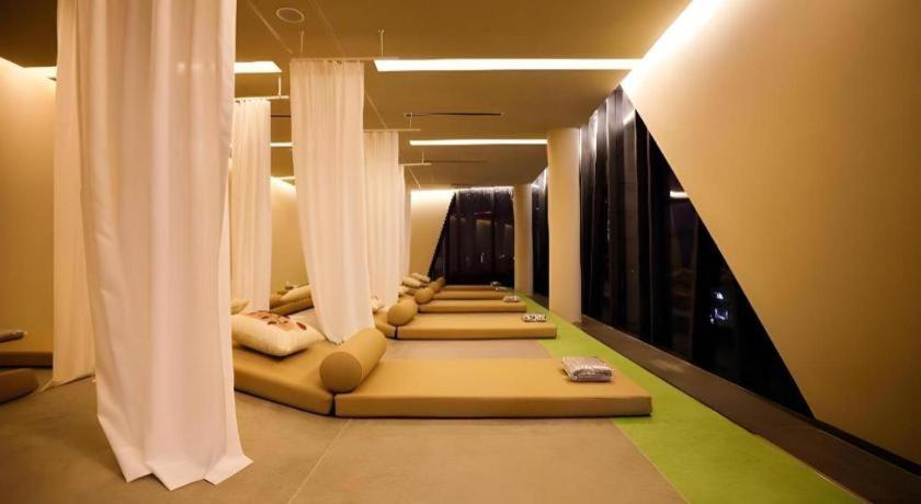 SAIGON TRAVEL LOUNGE