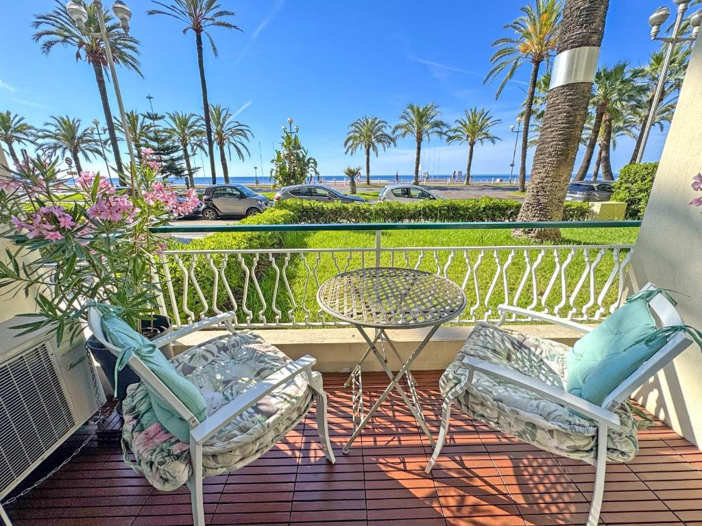 Rare Seafront Garden Apartment on Promenade - 1