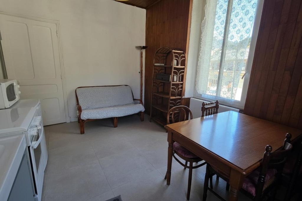 4-Guest Apt near Vauban Citadel - 2