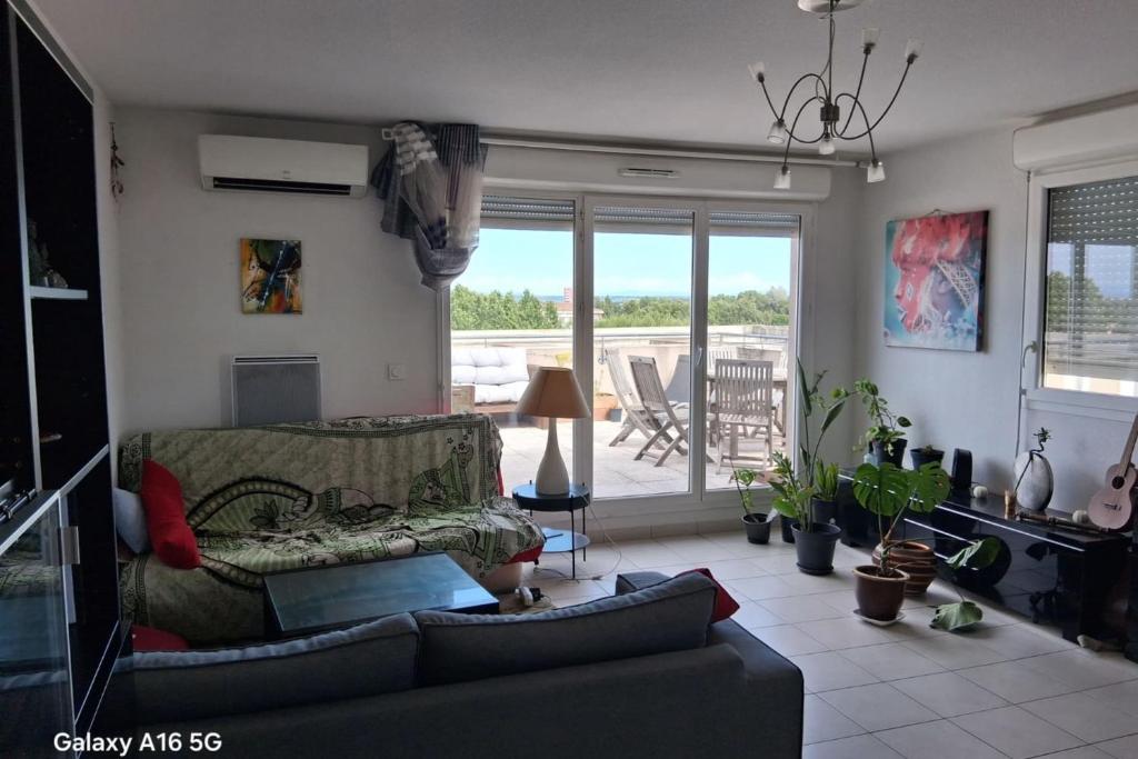 Apartment with large terrace in Avignon - 1