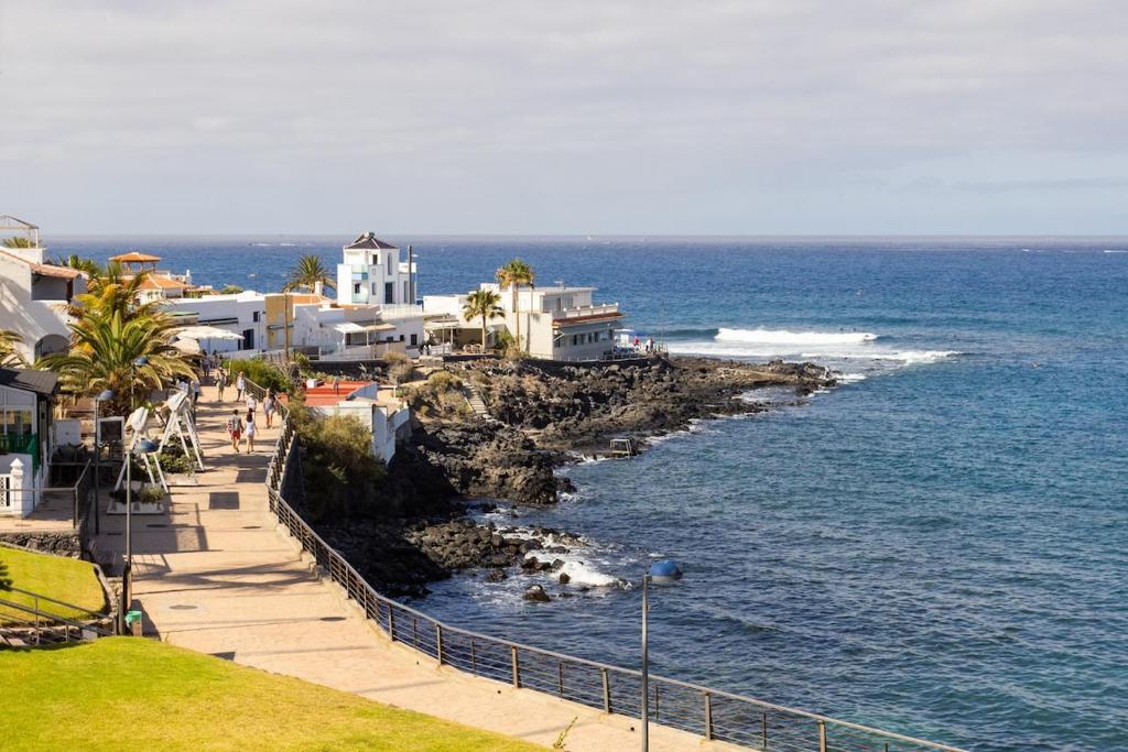 Luxury Penthouse with Sea Views and Terrace La Caleta - 3