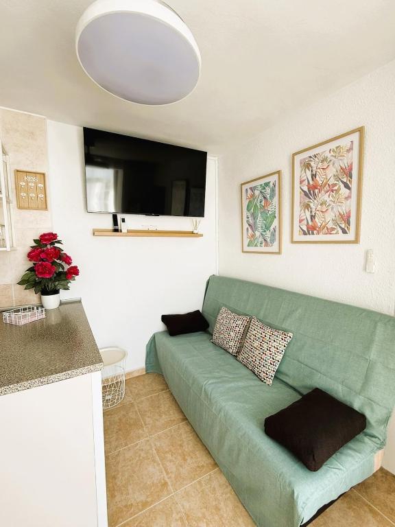 Sunny & Central Beach Apartment - 1