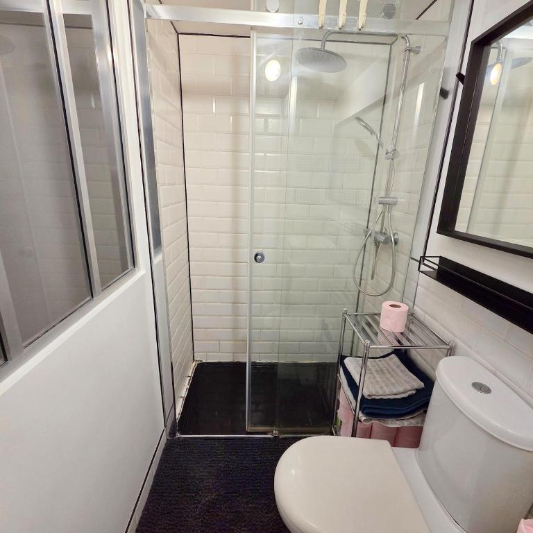 Loft with Private Terrace Canal St-Martin 4P - 4