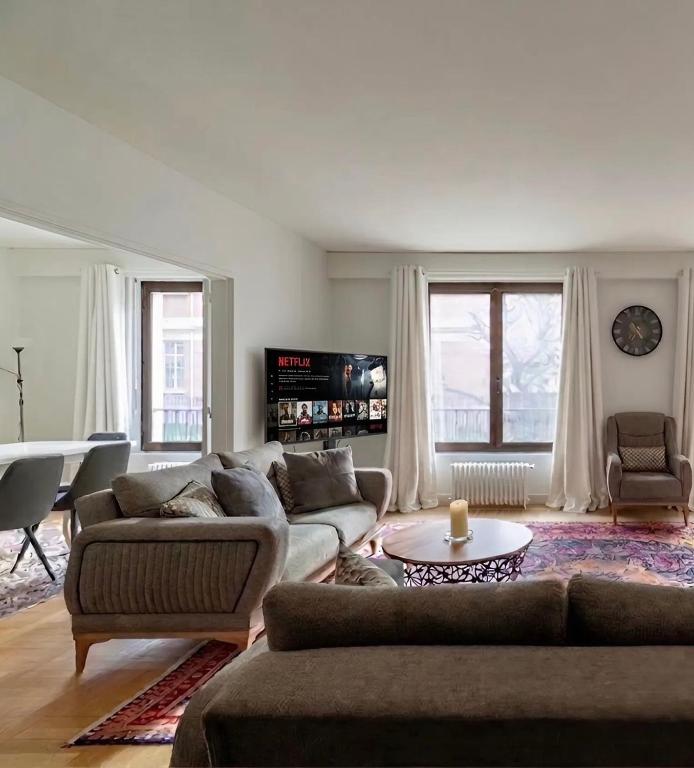 Spacious 3BR - Sleeps 10 - Trocadero - 1