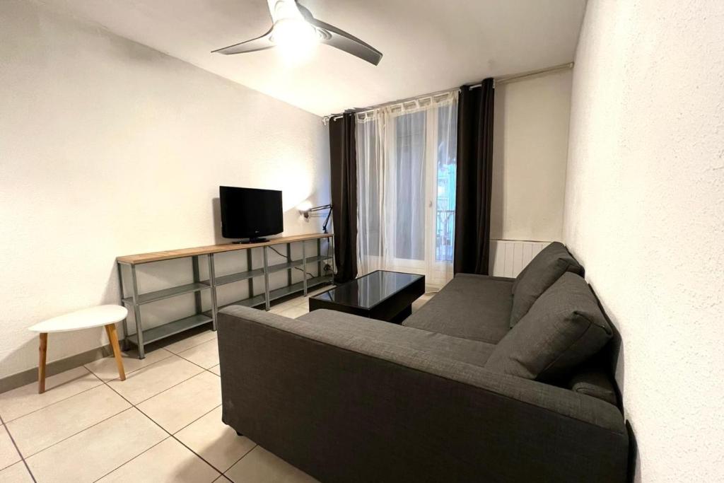 New Studio with balcony & private parking - 1
