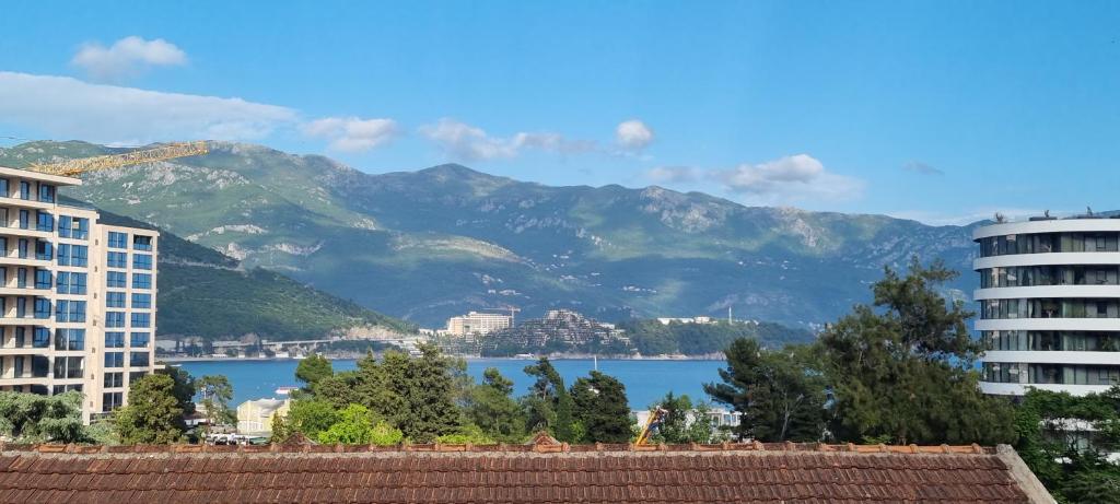 Charming Sea View Apartment near Beach & Old Town - 2