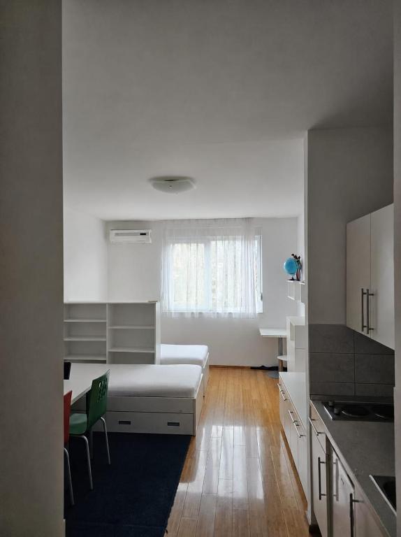 MoCity Studio Apartment - 4