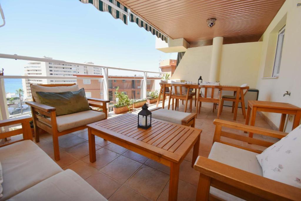 Beach 3br Pool Parking Sleeps 7 - 1