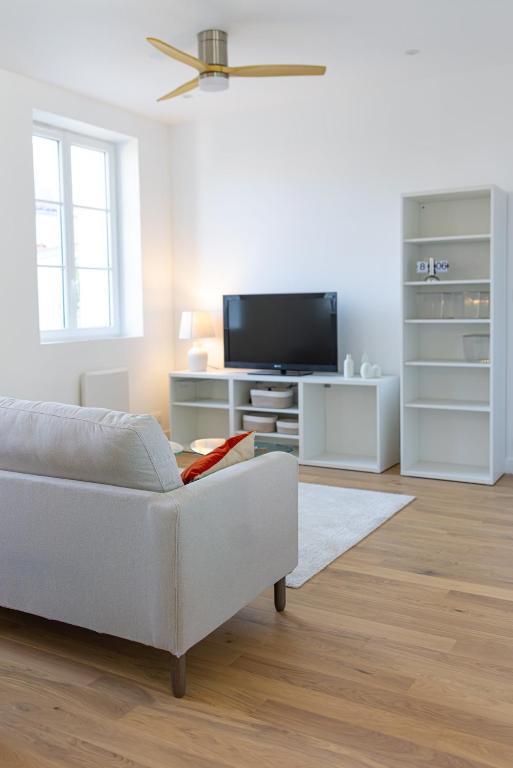 Renovated 2BR Steps from the Market - 2