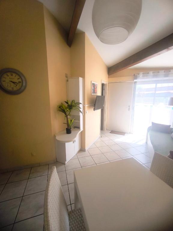 Maison climatisée 6 pers avec piscine surveillée, Plage et port à 5 min à pied, Terrasse, WiFi - 2