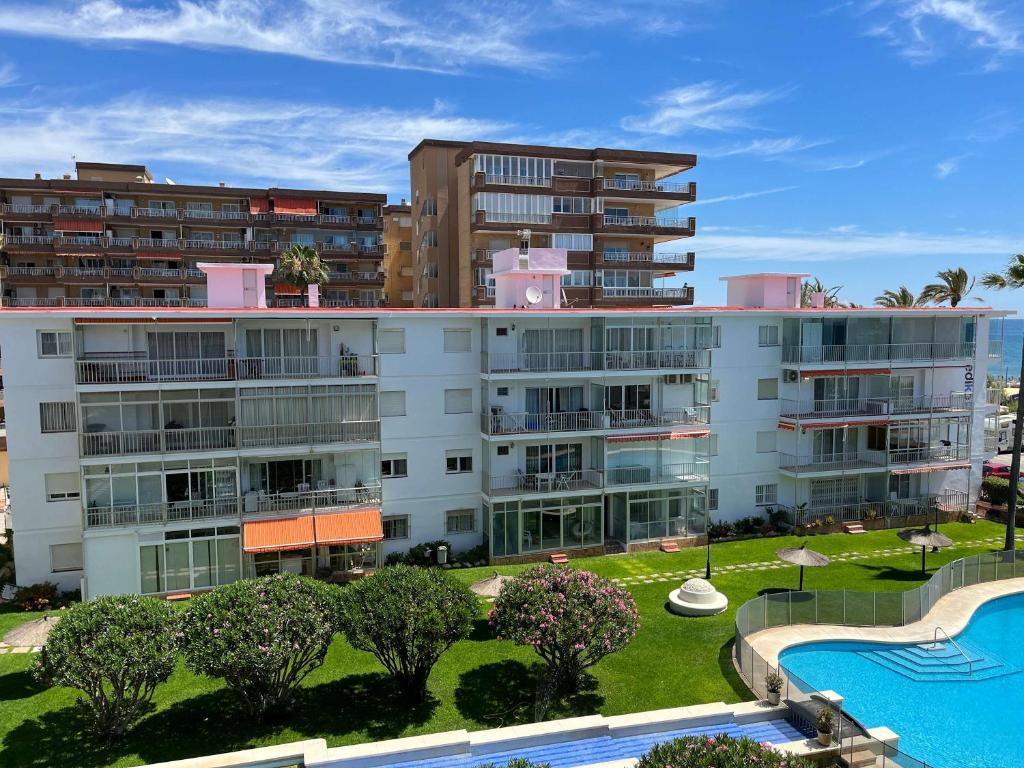 Seafront Fuengirola 2 Balconies Pool & Views - 4