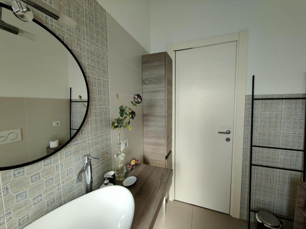 Private bedroom, bathroom, and terrace, metro, no kitchen - 3