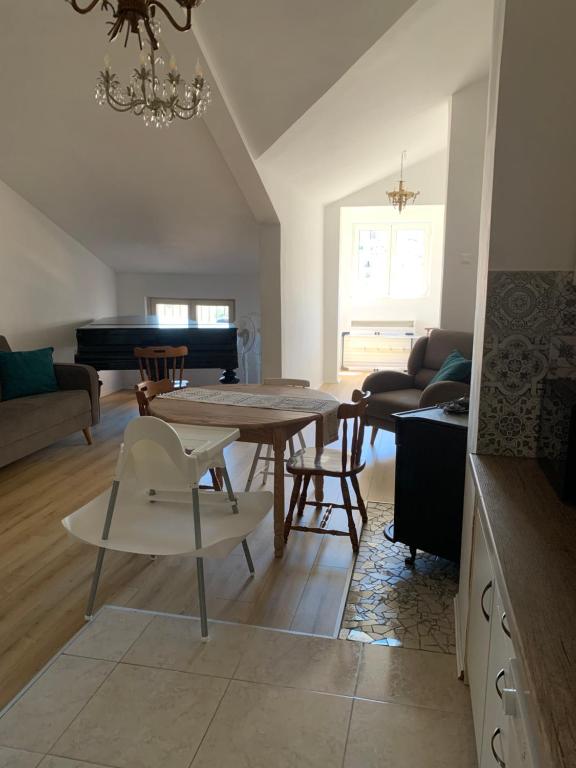 Homey 2-Level Apt with Piano, Workspace & Terraces - 3