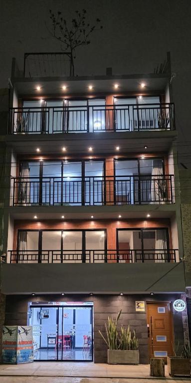 Lima Airport Hostel - FREE AIRPORT PICK UP - 1