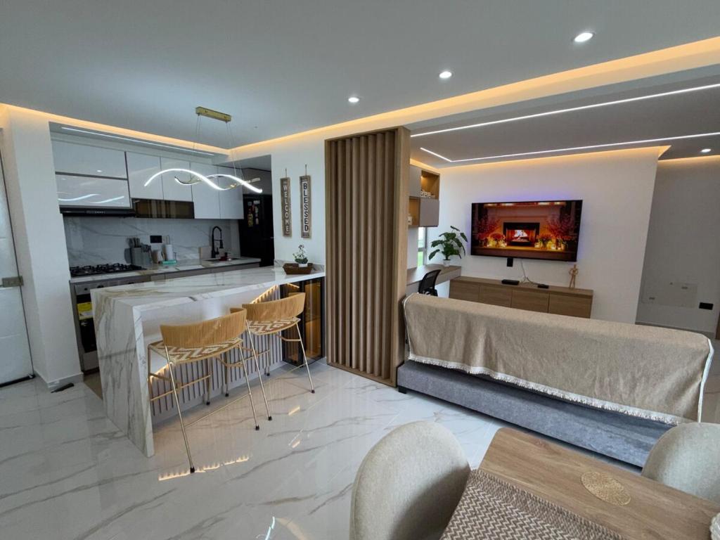 Moderno y Exclusivo Apto cerca a Jardín Plaza - 1