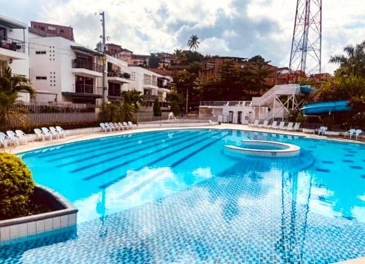 Confortable apartamento con piscina - 1