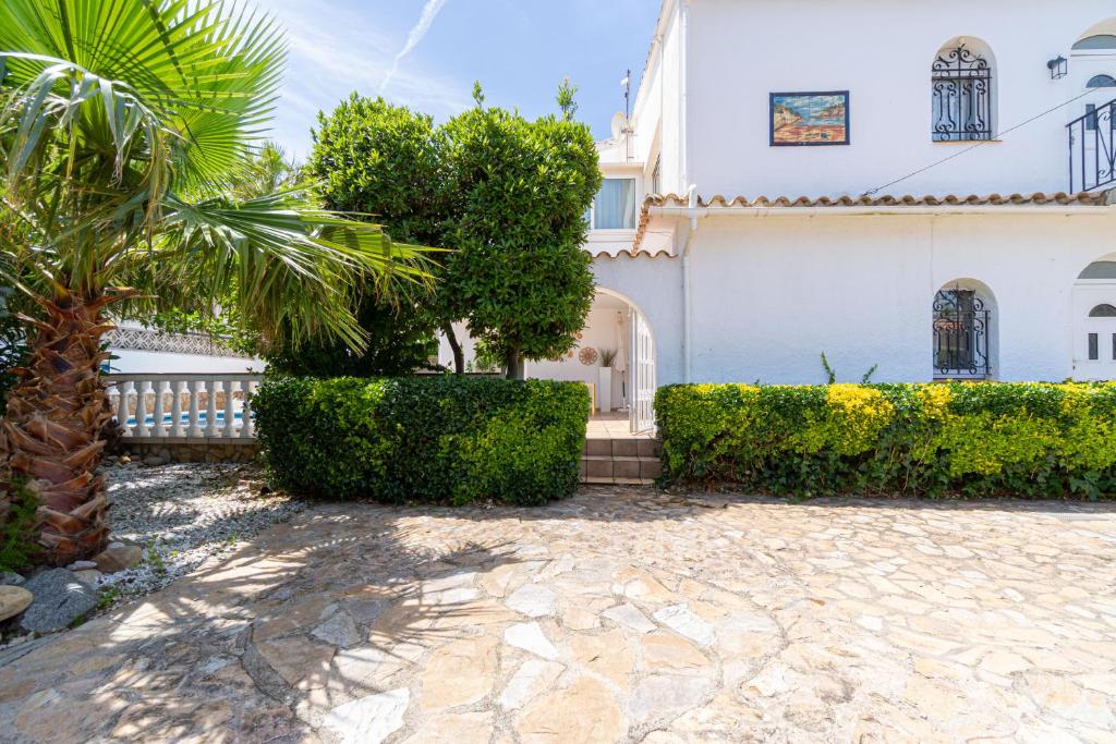 Beautiful villa with swimming pool - 2