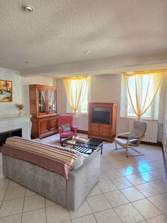 Grand Appart avec loggia - centre ville - thermes - aquensis - parking privé - 5