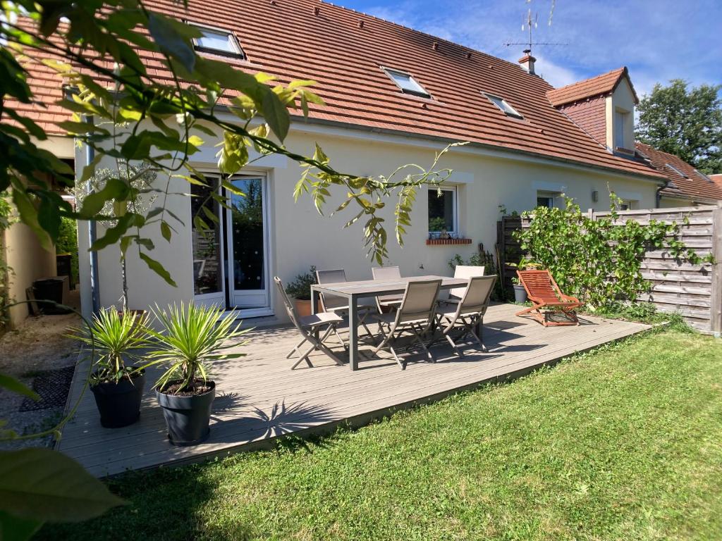 A pretty house with garden to rest in - 1