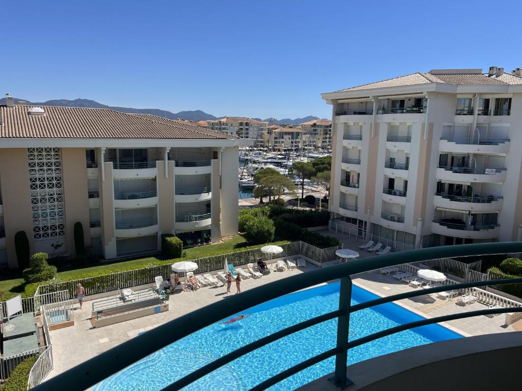 OPEN 41m2 4eme etage vue sur piscine - 1