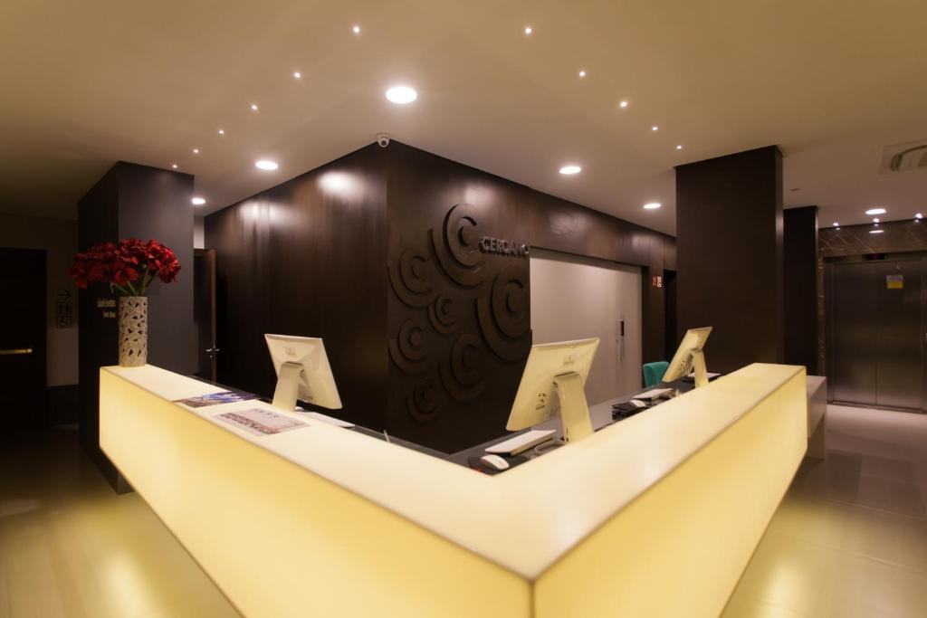 Front desk [24-hour]