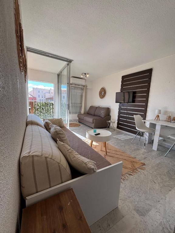 Manisa Apartment with Harbor View - 3