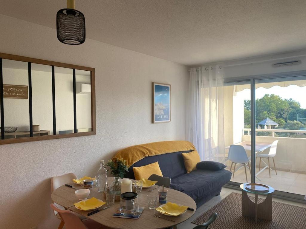 One-bedroom apartment with balcony, sea and park views, air conditioning, swimming pool and parking - 5