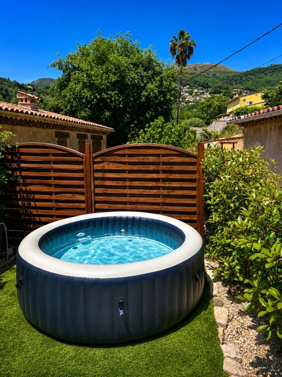 Maison indépendante au Clos de Vence avec jacuzzi privé et piscine partagée ouverte du 15 mai au 15 septembre au coeur de la nature - 2
