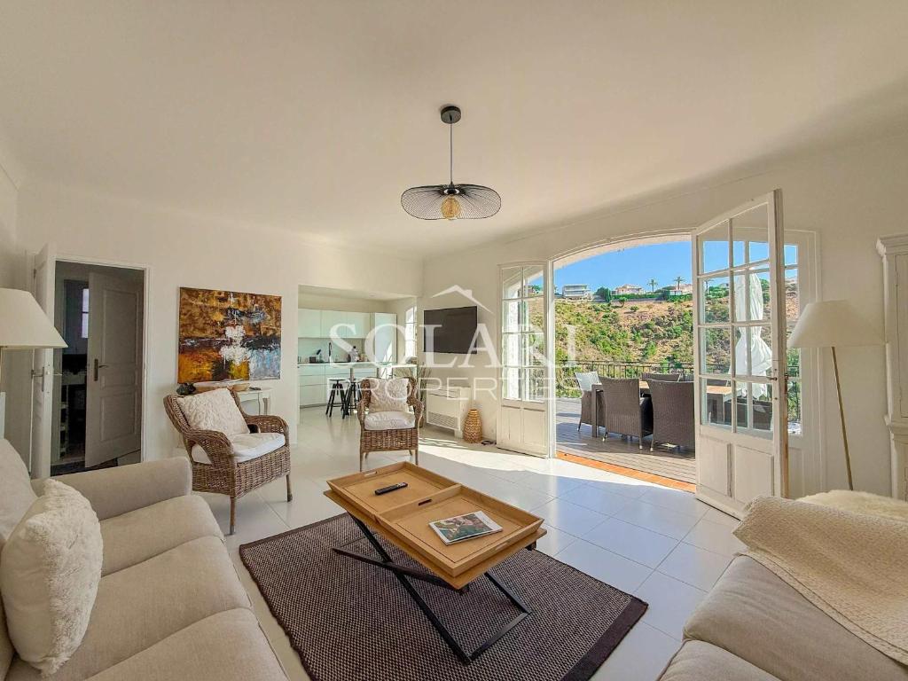 Villa with swimming pool and beach access on foot - 3