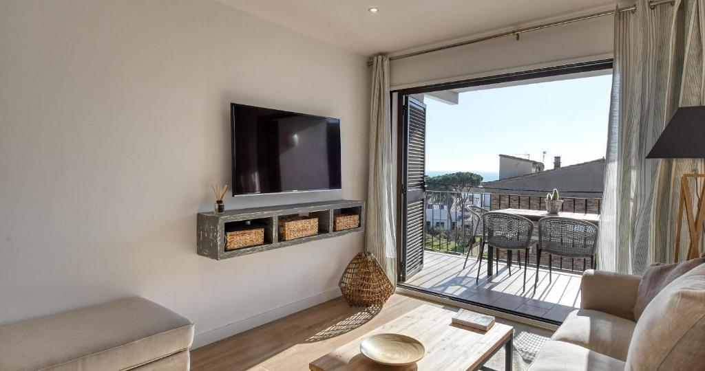 Refurbished apartment calella de pal. beach 250mts - 4
