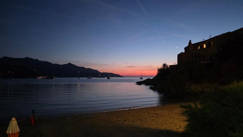 ELEGANTISSIMO APPARTAMENTO DIRETTAMENTE SUL MARE SPIAGGIA LE GHIAIE 6 posti letto - 3