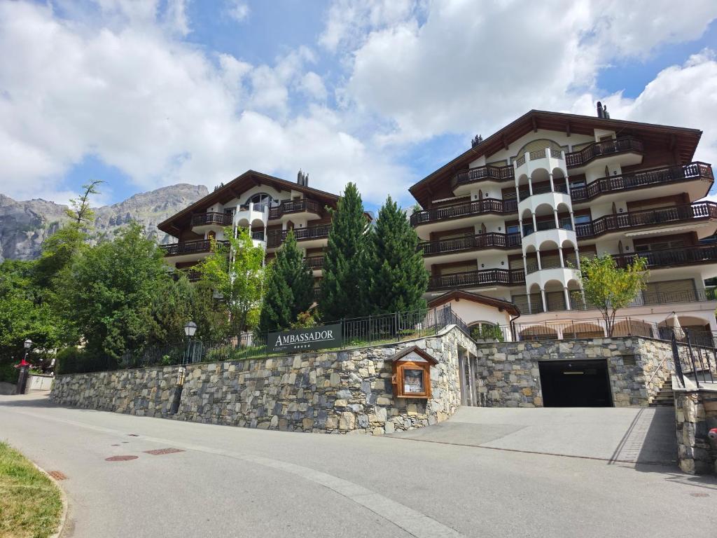 Residenz Ambassador 5 Sterne Luxus Apartments in Leukerbad mit Wellness & Fitness - 1