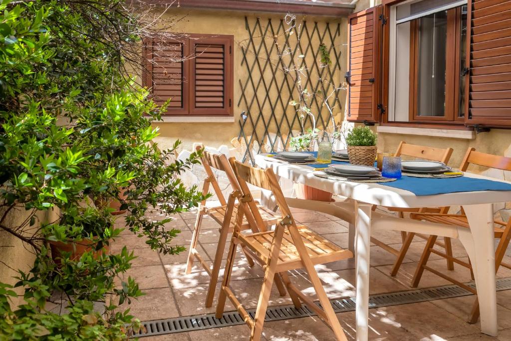 Spacious two-room apartment with private courtyard - 2