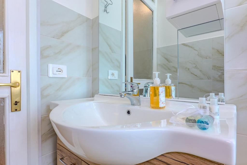 Apartment in Porta Romana, Garage, AC, WiFi - 3